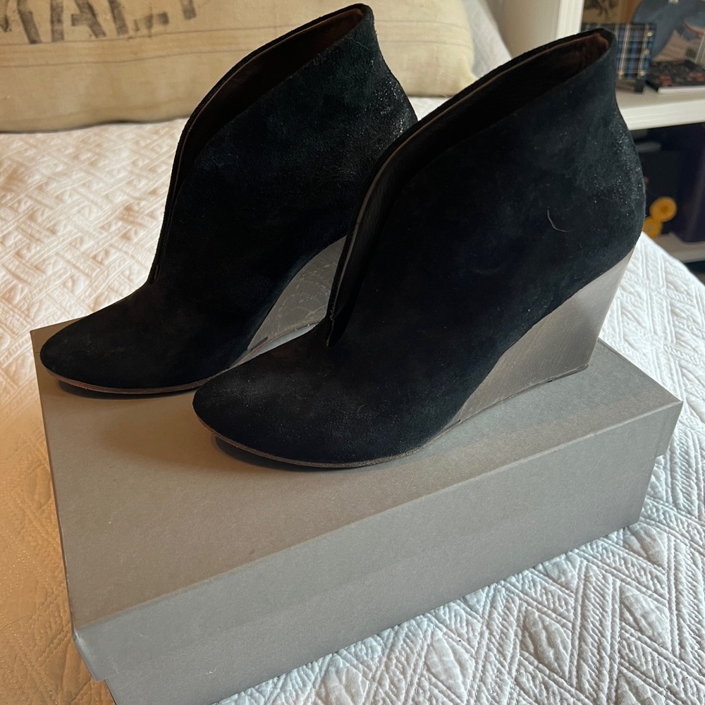 Coclico June Deep V Wedge Boot Size 36 - image 2